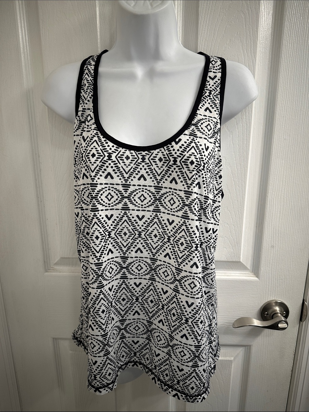 prAna Athletic Women’s Black & White Racerback Tribal Print Tee Size M